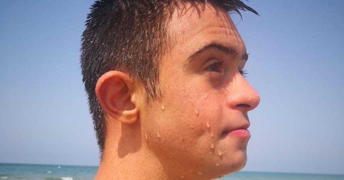 Un adolescent qui est trisomique sauve la vie de deux jeunes filles