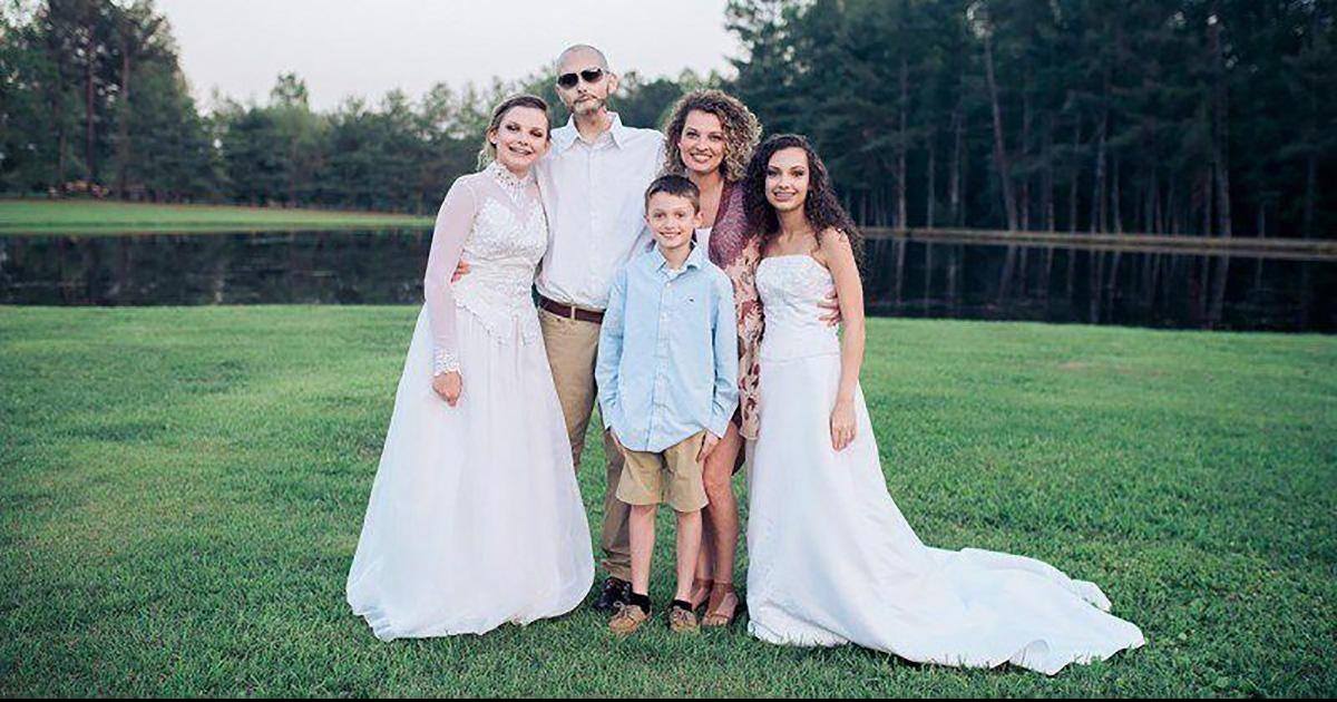 Atteint d'un cancer, ce papa met en scène les moments qu'il manquera avec ses enfants.