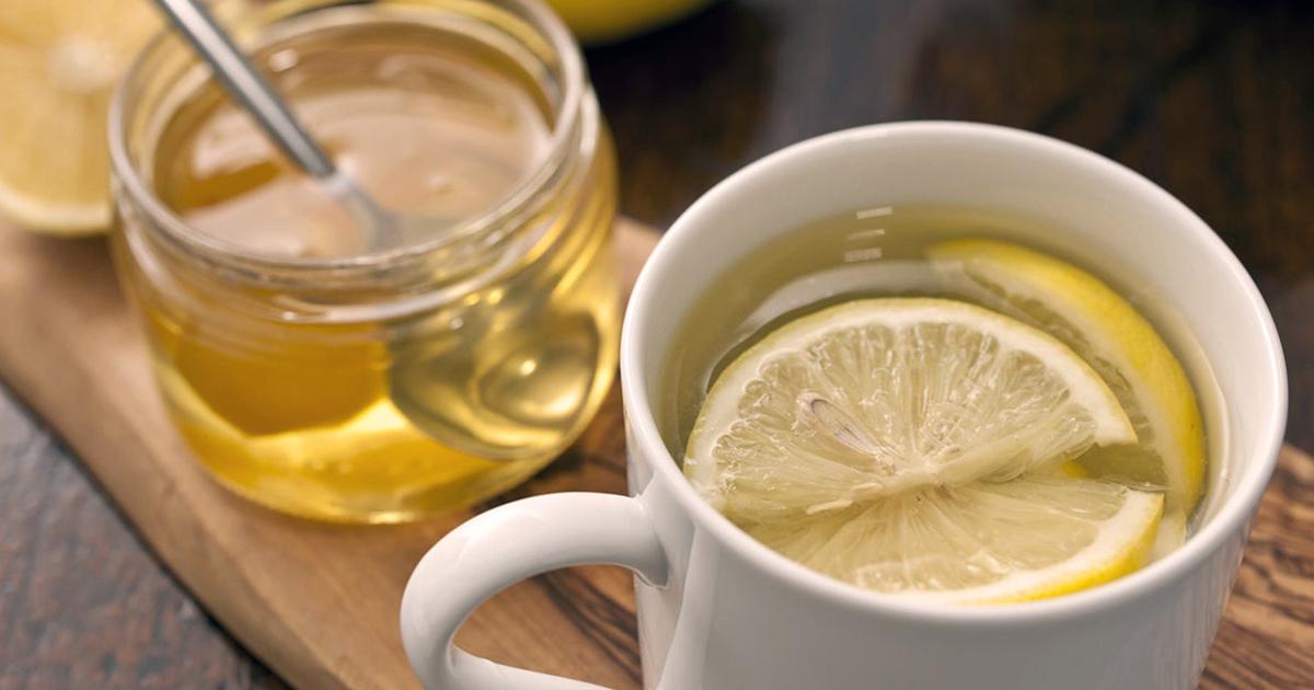 Voici pourquoi vous devez boire de l'eau citronnée avec du miel le matin