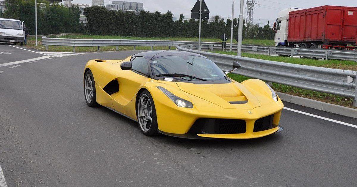 En Californie, un riche qatari détruit le moteur de sa Ferrari en frimant !