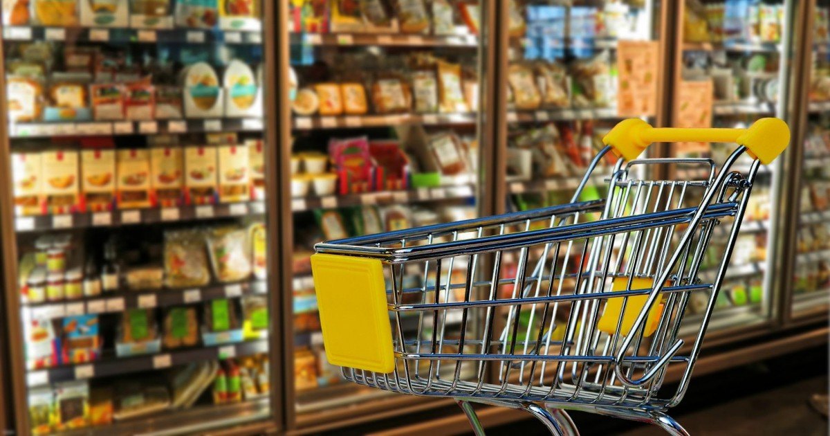 Il fait semblant d'avoir le coronavirus et s'enfuit avec les courses