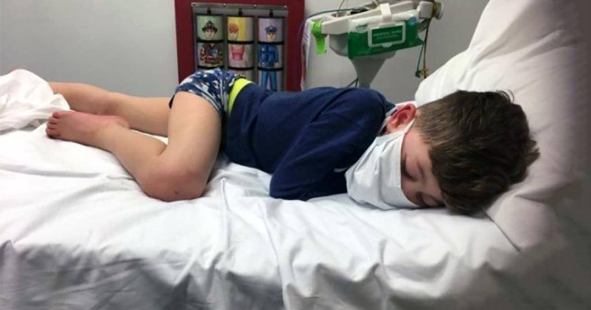 Atteint du coronavirus à 5 ans, il demande à sa mère si il va mourir