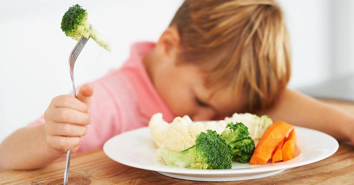 Il force ses enfants à manger des légumes, la mère porte plainte