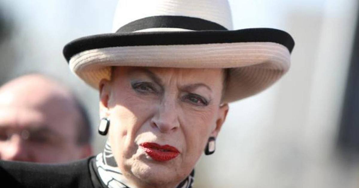 Geneviève de Fontenay s'est fait dérober son chapeau !