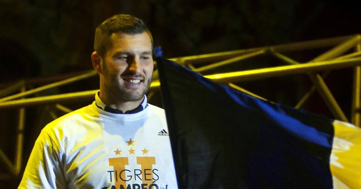 Gignac saute du toit de sa maison pour fêter le Nouvel an