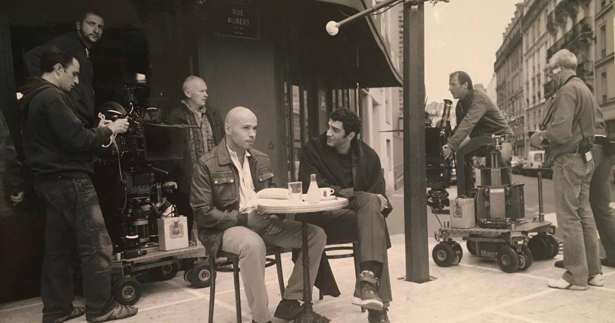 Attentats de Paris : l'hommage d'Eric et Ramzy au bar Le Carillon