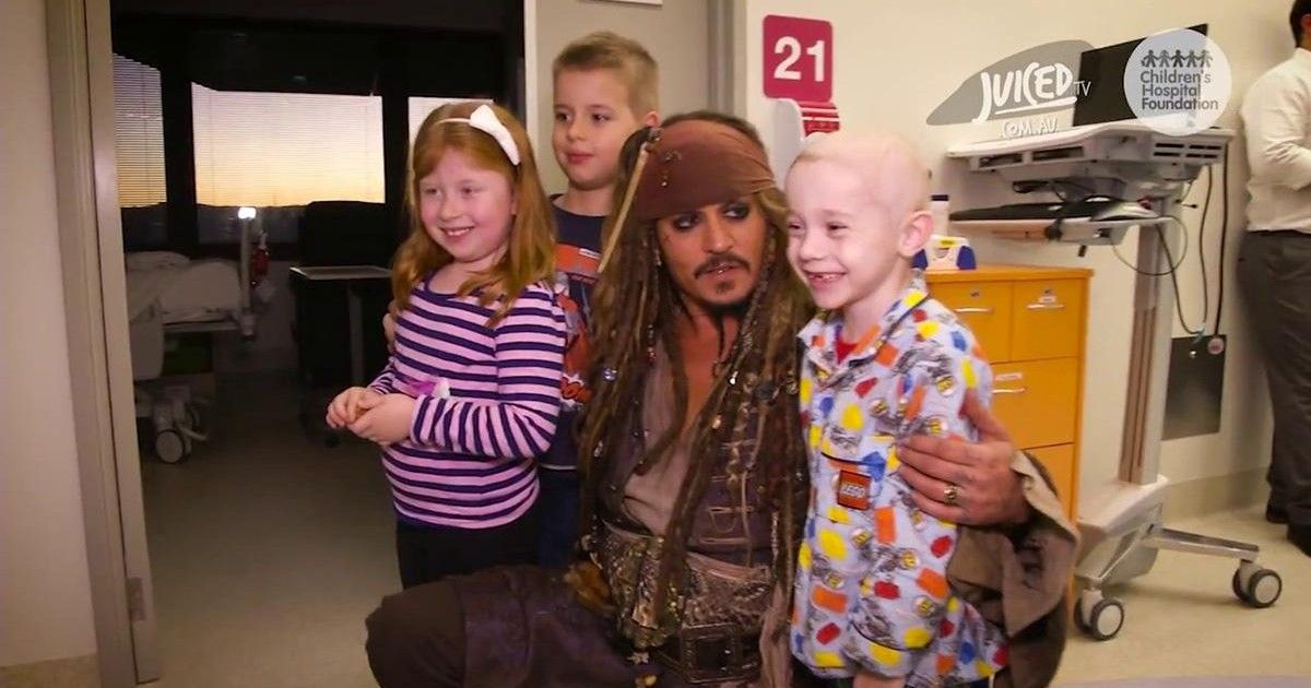 Le vrai Jack Sparrow rend visite à des enfants malades en Australie !