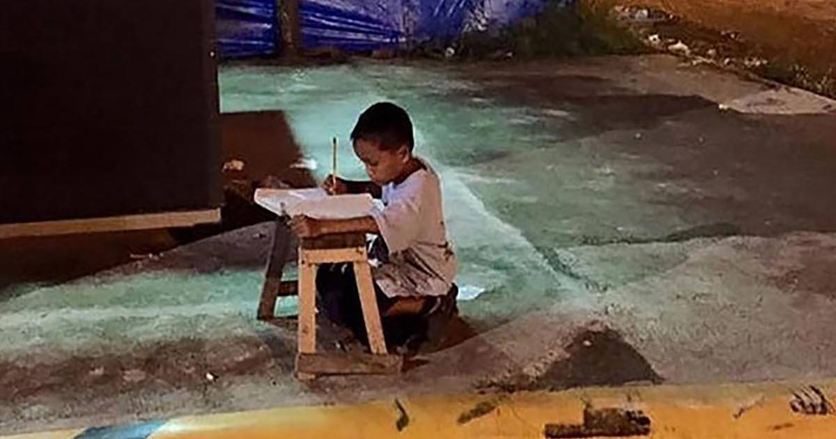 Malgré sa situation, ce petit bonhomme est prêt à tout pour réussir dans la vie !