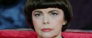 Mireille Mathieu pourrait être paralysée à cause d'une...