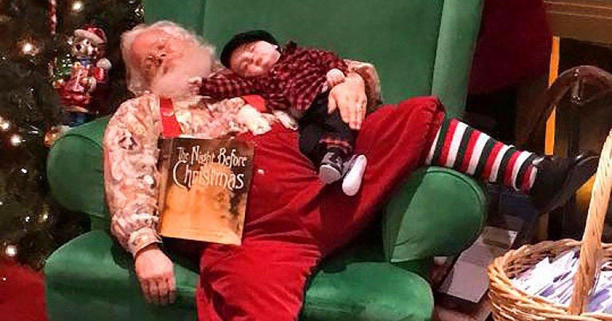 La photo d'un Père Noël et d'un bébé endormis fait le buzz