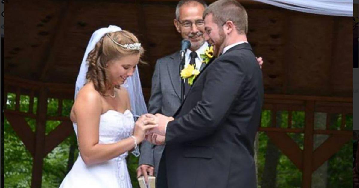 Pour son épouse amnésique, il recrée leur mariage à l'identique !