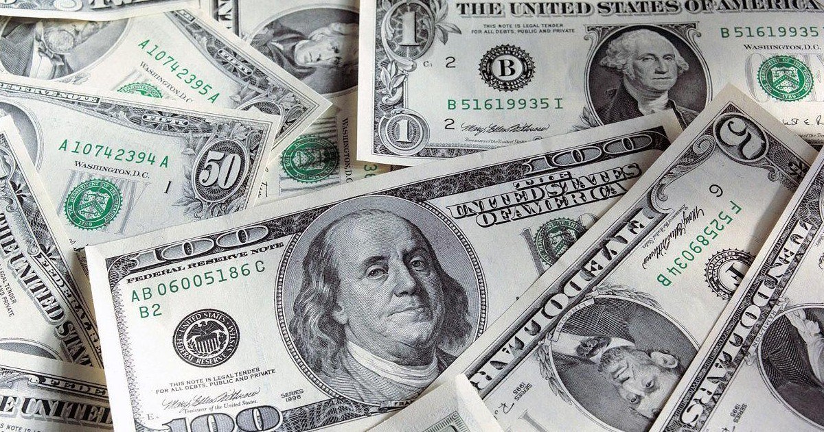 Un serveur rapporte 3 000 dollars perdus et en reçoit 27 000 en retour