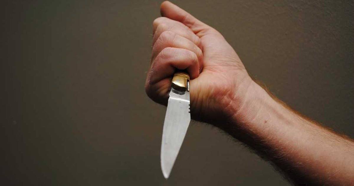 Un steak trop cuit vaut un coup de poignard à un habitant de Lyon !