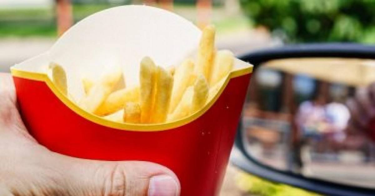 La technique des employés de McDo pour donner moins de frites aux clients