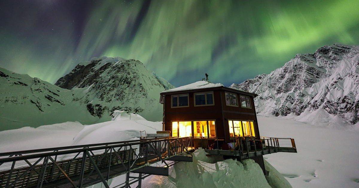 En Alaska, il existe un hôtel de luxe somptueux situé dans un glacier