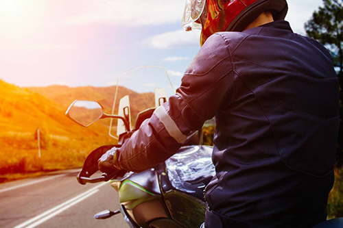Associer confort et protection avec un équipement moto conçu pour la saison chaude