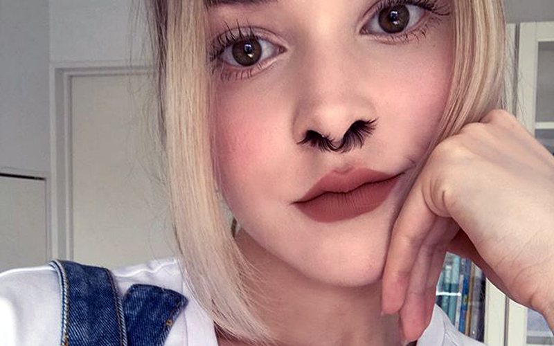 Les extensions de poils de nez, la nouvelle tendance beauté