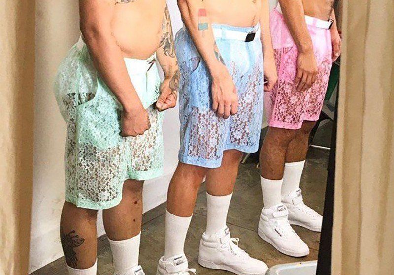 La nouvelle mode des shorts en dentelle pour les hommes
