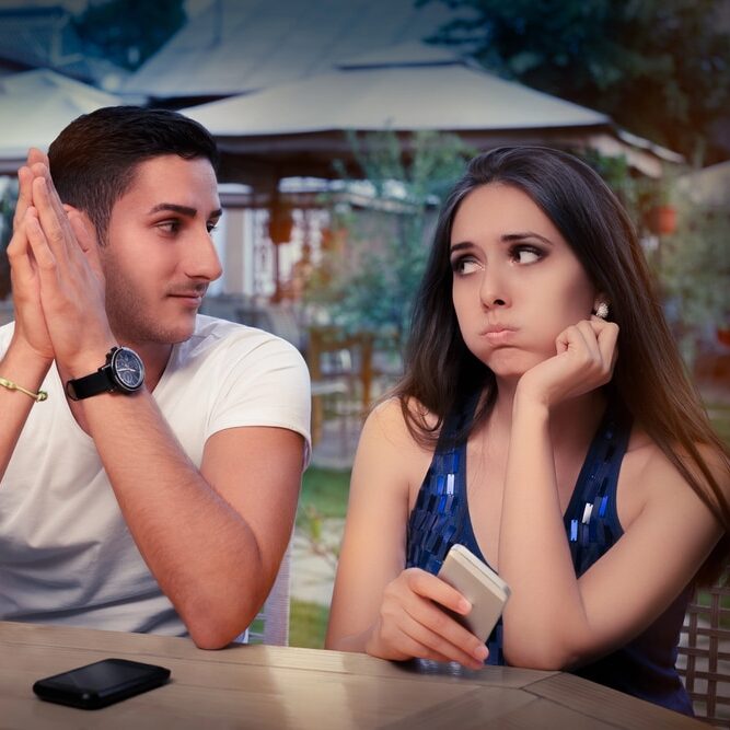 Quand un homme vous accoste, vous le rembarrez directement